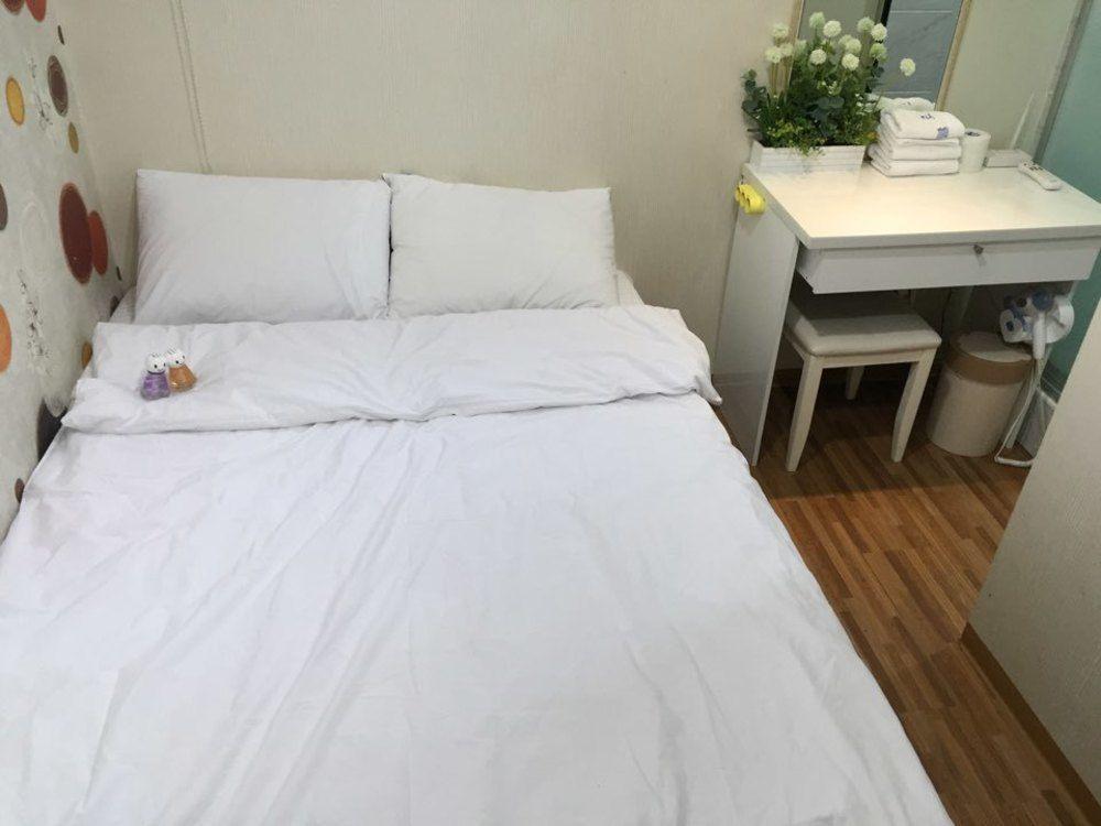 Chloe Hostel *